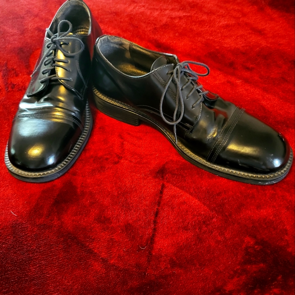 Men's BASS Shoes- Good Condition